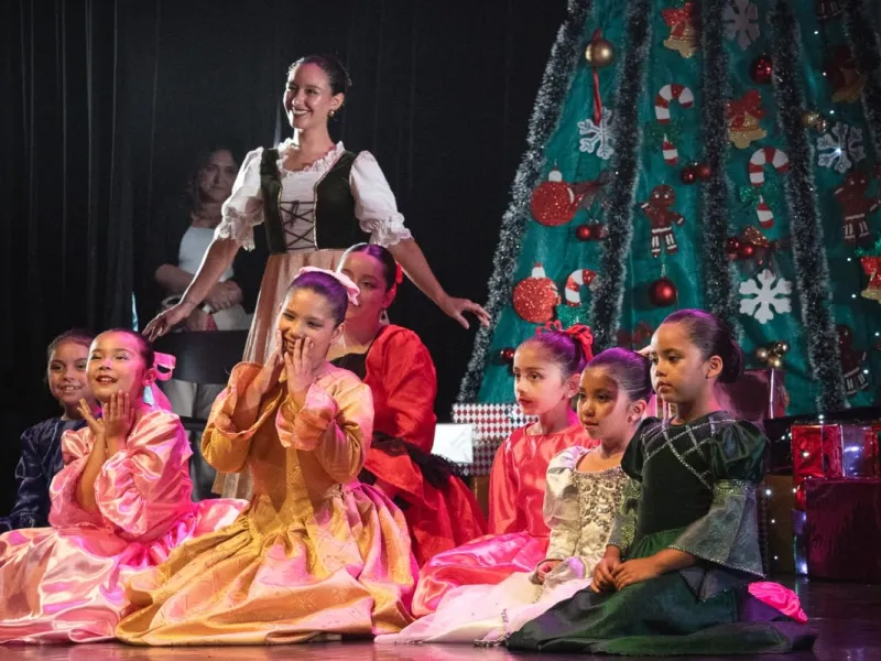 Academia Alma Ballet Puerto Varas se presentó en el Teatro Diego Rivera