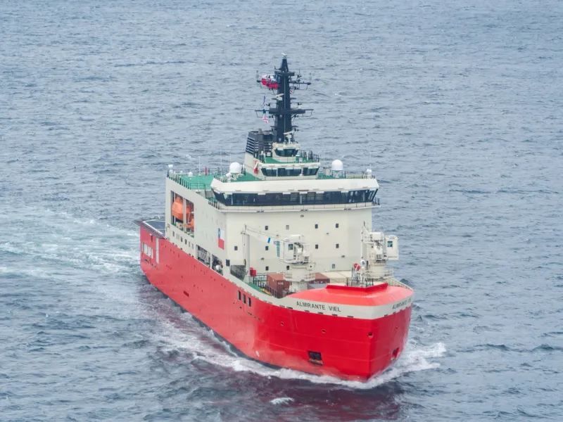Armada de Chile retoma operaciones de invierno en la Antártica tras ocho años