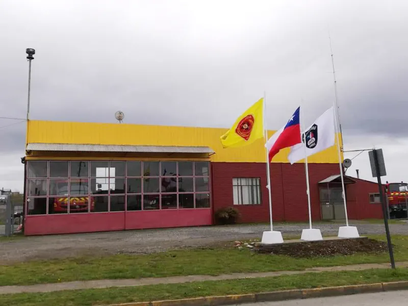 Bomberos y municipio acordaron iniciar proyecto para reponer el Cuartel de Bomberos de Nueva Braunau