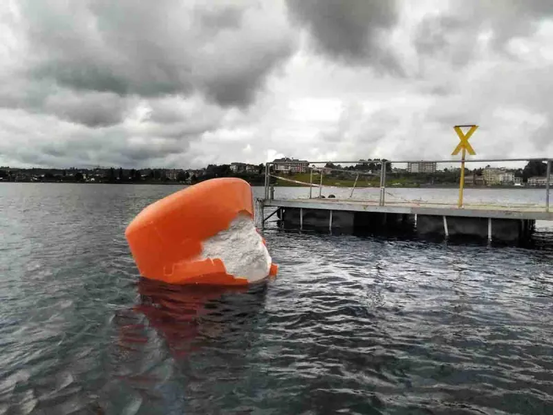 Boya rota provocó contaminación con plumavit en Playa Centro 