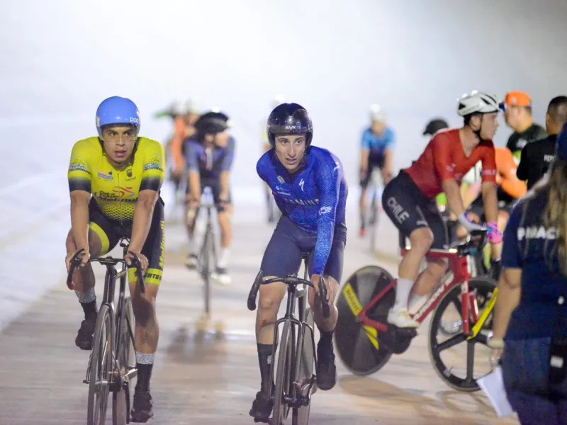 Campeonato Mundial de Ciclismo de Pista 2025: pedalero frutillarino Josafat Cárdenas se prepara para la prueba de persecución por equipos