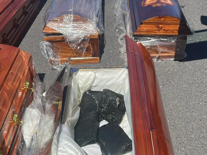 Chaitén: Carabineros realiza en camión un millonario decomiso de droga oculta al interior de un ataúd