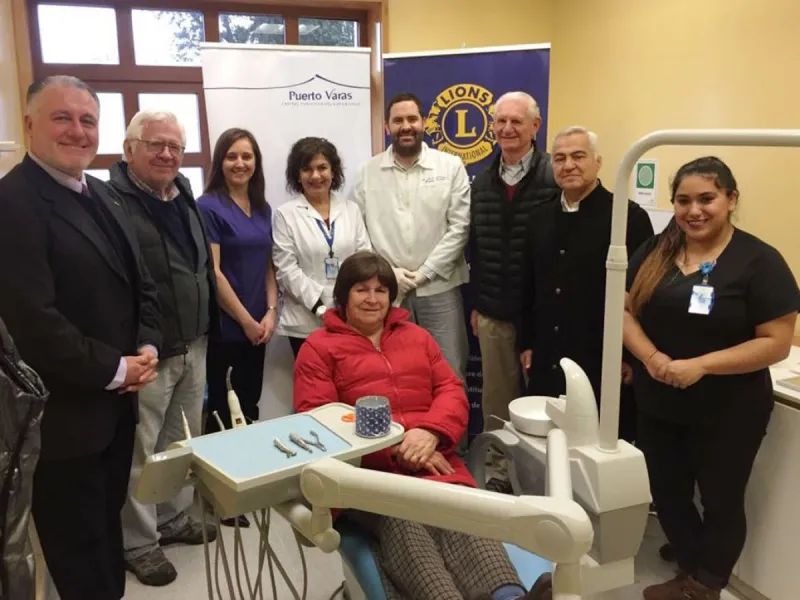 Club de Leones entrega prótesis dentales a pacientes del CESFAM de Puerto Varas