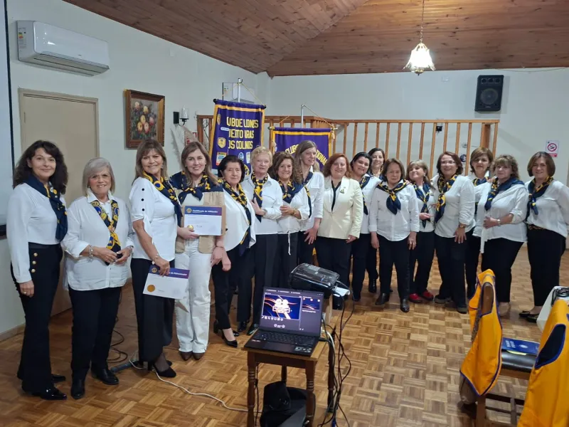 Club de Leones entregó libros a niños de Oncología Pediátrica durante visita de Gobernadora del Distrito T-4