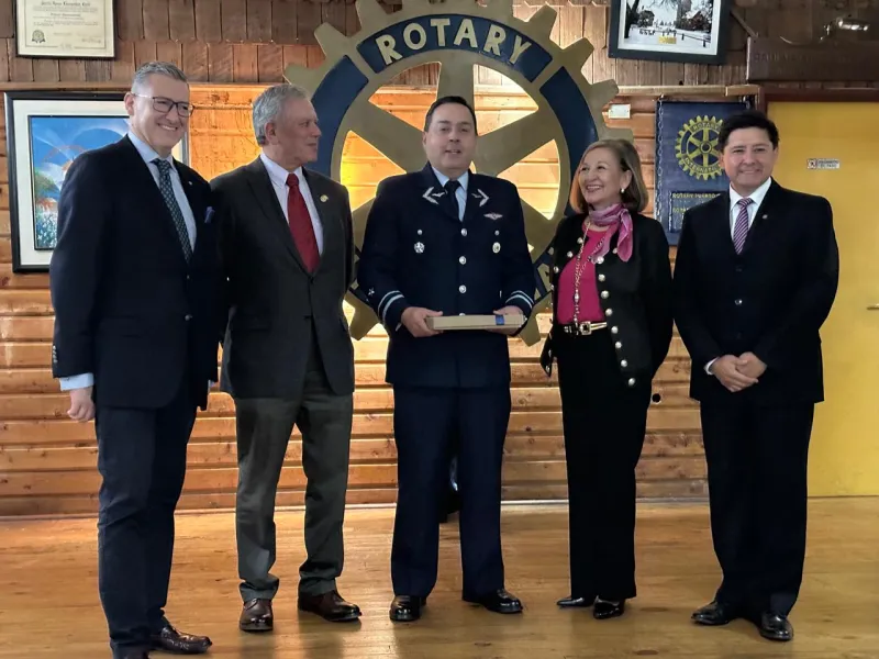 Clubes Rotarios de Puerto Varas y Puerto Montt se unieron para homenajear a la FACH