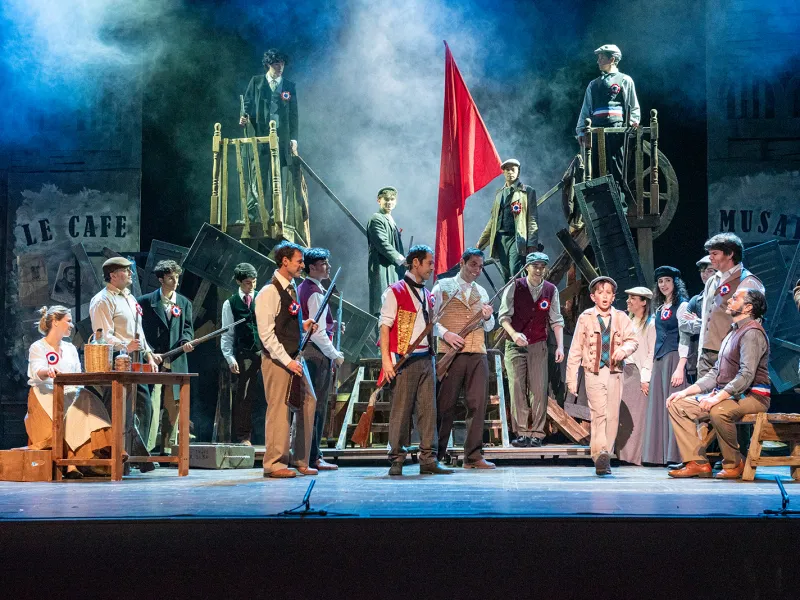 Colegio Puerto Varas estrenó una nueva versión de la obra "Los Miserables”