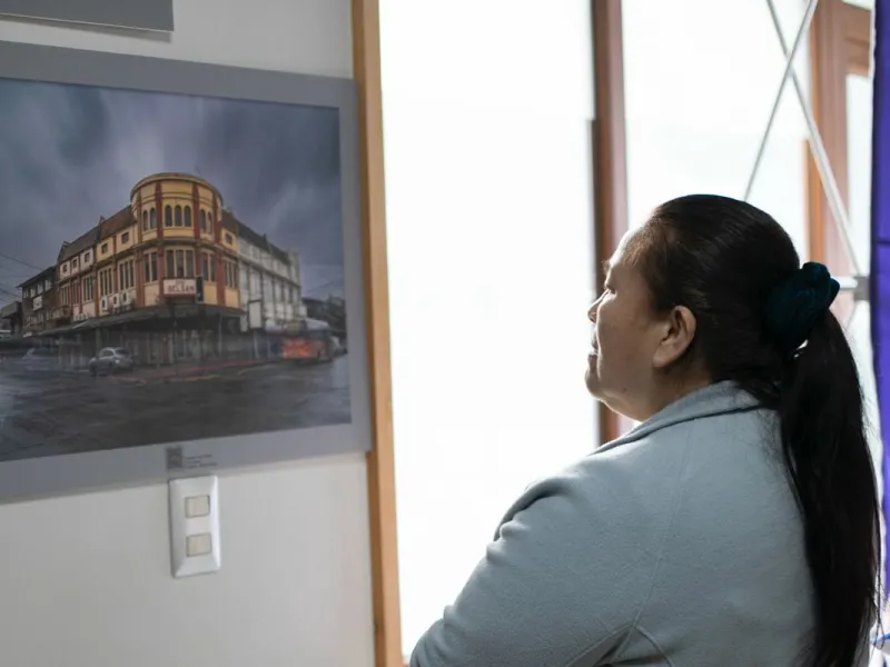Con exposición “Memoria Visual Arquitectónica” inaugurada en el CESFAM Puerto Varas se dio inicio a la Semana de la Educación Artística
