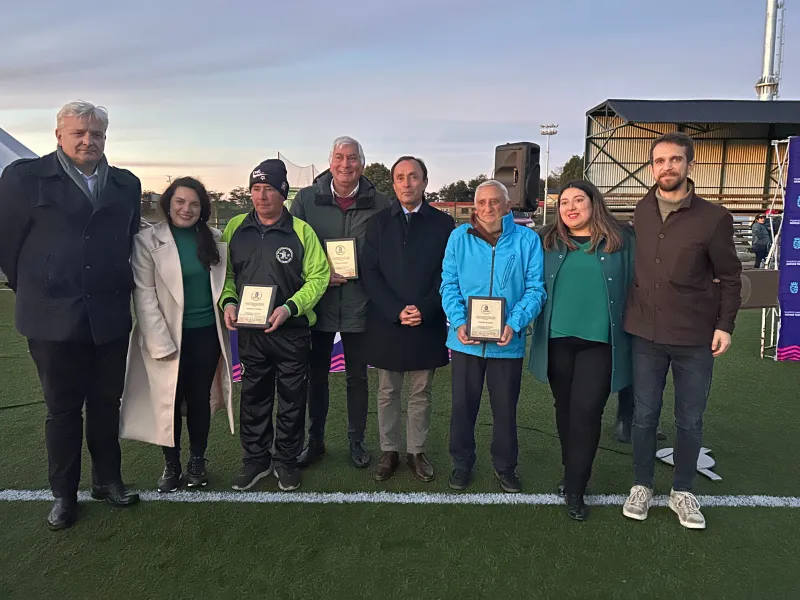 Con presencia del Ministro Jaime Pizarro se inauguró iluminación en Complejo Deportivo El Mirador en Puerto Varas