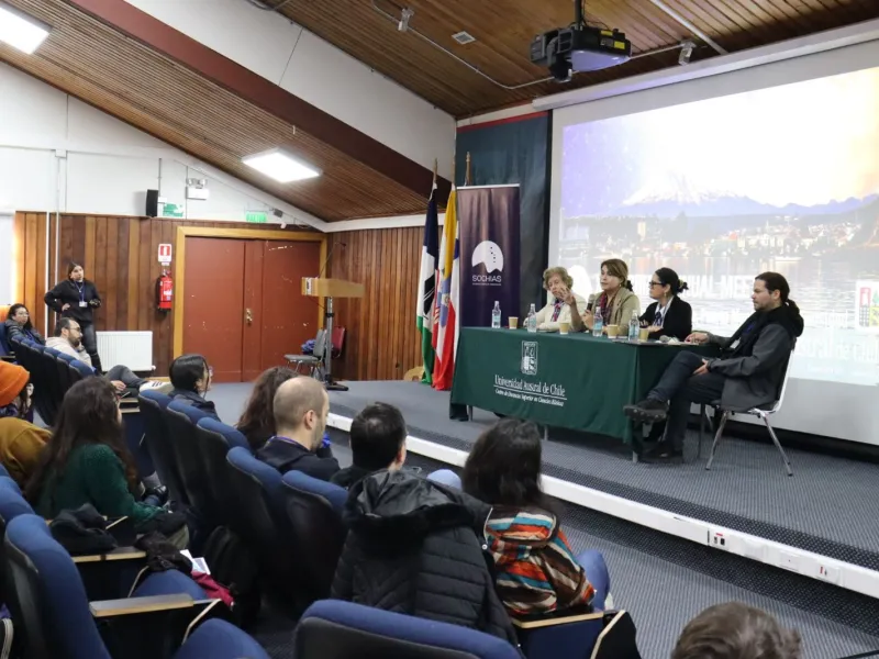 Conversatorio aborda los desafíos de la contaminación lumínica y la protección de los cielos chilenos en la Sede Puerto Montt UACh