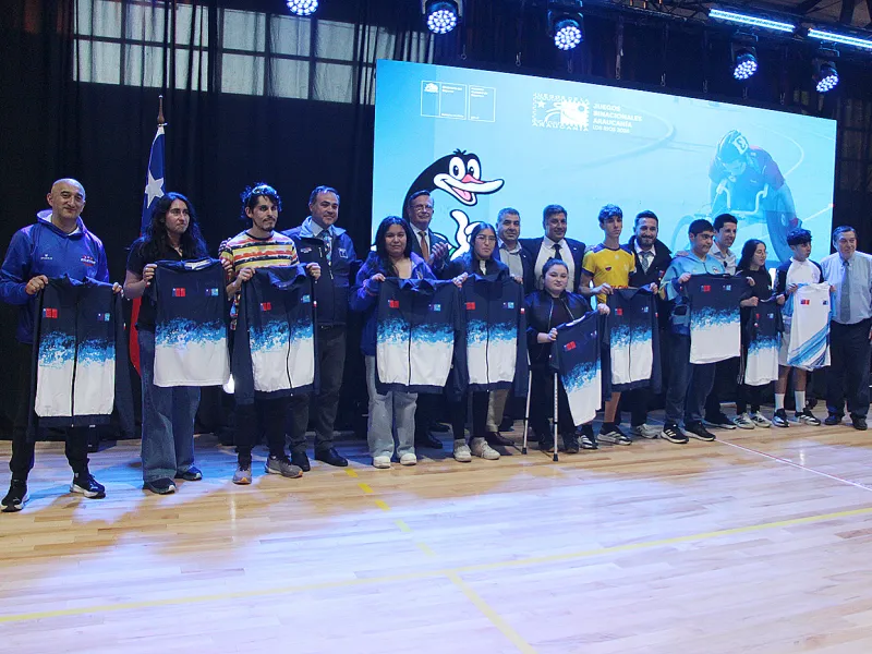 Delegación deportiva que competirá en los Juegos de la Araucanía y Para Araucanía recibieron vestimenta representativa de la región
