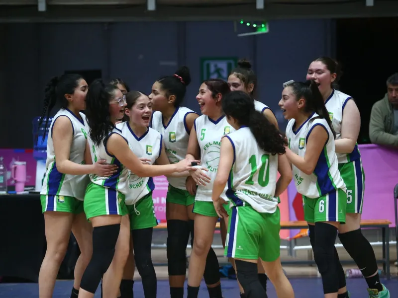Deportistas puertovarinos triunfan en Juegos Deportivos Escolares 2025: Colegio Felmer Niklitschek Campeón Nacional de básquetbol damas Sub 14 y Cristóbal Villouta del Colegio Alemán obtuvo cinco medallas de oro en natación