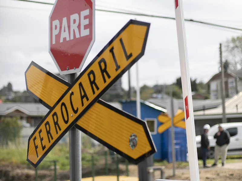 EFE comenzó instalación de barreras en cruces ferroviarios entre Llanquihue y Puerto Montt