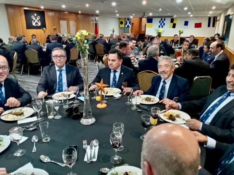 En Puerto Varas, Caleuche rindió homenaje a las Glorias Navales en emotivo bogatún conmemorativo