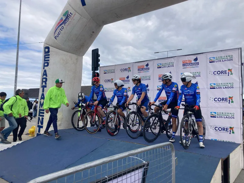 En Vuelta al Sur ciclistas puertovarinos se subieron al podio y Plus Perfomance Solutos lideró clasificación general