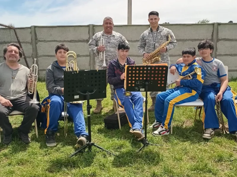 Fuerza Aérea fortalece la educación musical en la región de Los Lagos