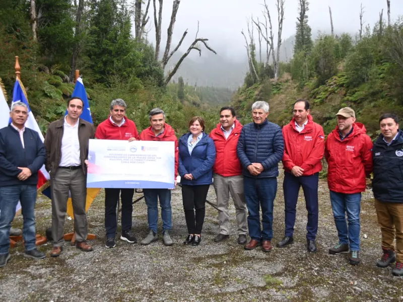 Gobernadores de la Zona Macro Austral firman acuerdo para conectar definitivamente Chile por Chile a través de la Carretera Austral