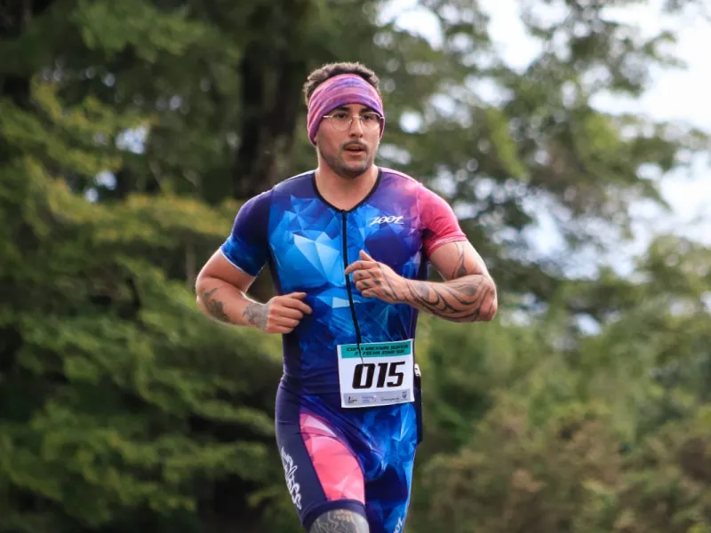 Influencer fitness puertovarino realiza reto de correr la costanera durante todos los días de febrero junto a la comunidad