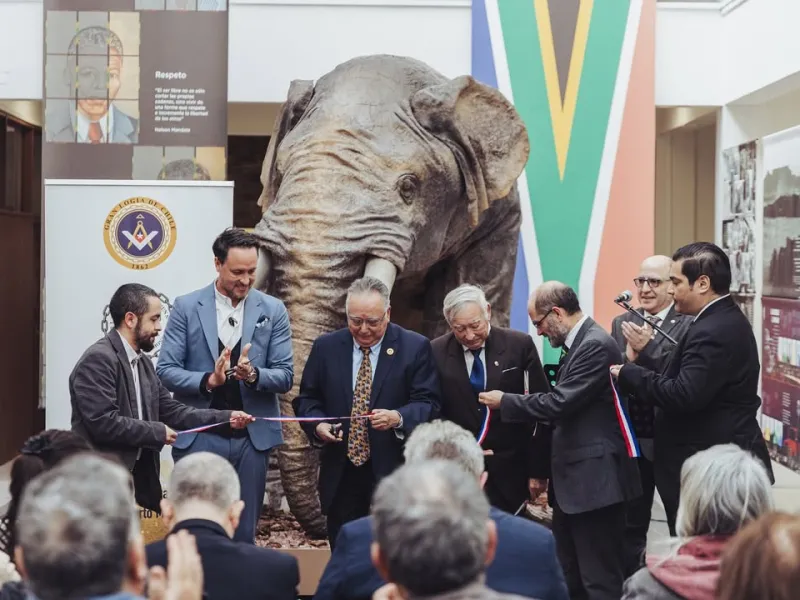 La Gran Logia de Chile inauguró en Museo Histórico Juan Pablo II exposición internacional sobre Nelson Mandela