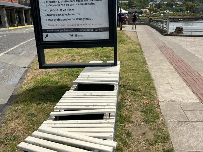 Mobiliario Urbano en mal estado en pleno centro de Puerto Varas