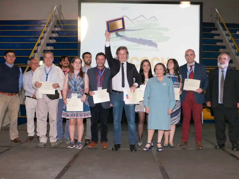 Oficina Técnica de Sernageomin de Puerto Varas recibe premio "Mente et Malleo” en Congreso Geológico Chileno