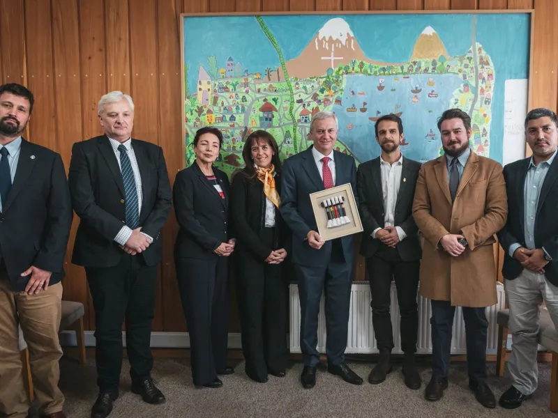 Presidente electo José Antonio Kast sostuvo reunión de trabajo con autoridades de Puerto Varas