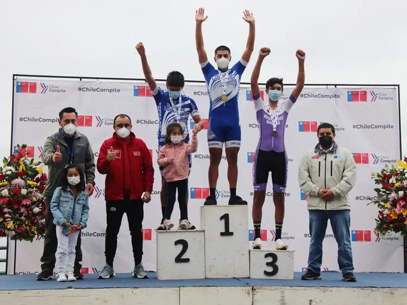 Prueba de Fondo se realizó camino a Ensenada: Oro y plata en el ciclismo para la Región de Los Lagos en los Juegos de la Araucanía