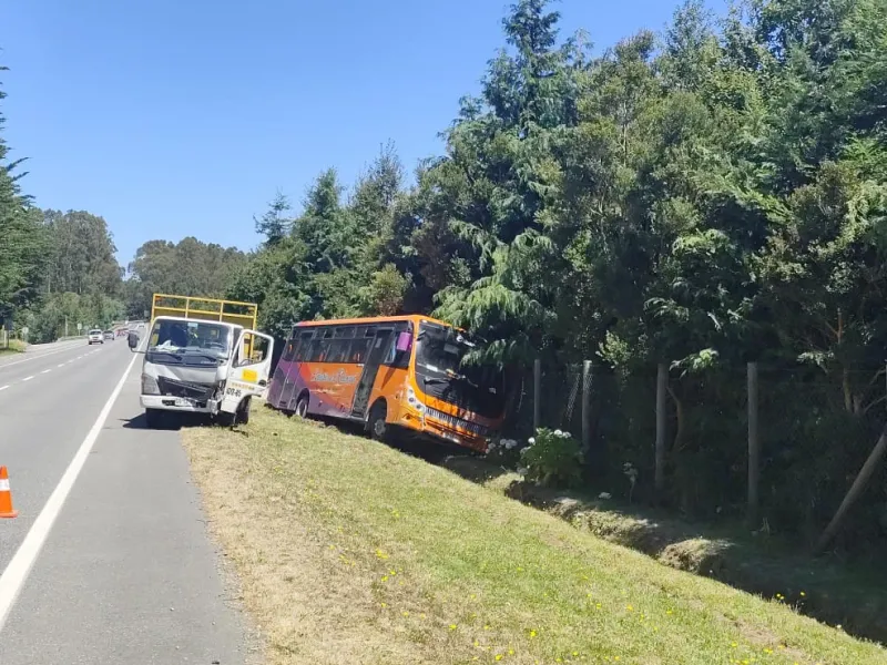 Puerto Varas: accidente de tránsito en ruta a Ensenada deja cuatro heridos leves