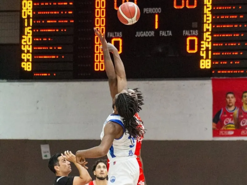 Puerto Varas Basket logró un histórico triunfo en Valdivia