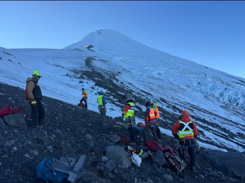 Rescatan cadáver luego de fatal accidente en Volcán Osorno: Cuerpo de Socorro Andino hace un llamado a la prevención