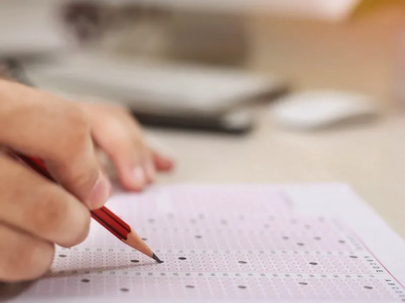 Resultados SIMCE 2025: promedios comunales superan la media regional en todos los cursos y asignaturas