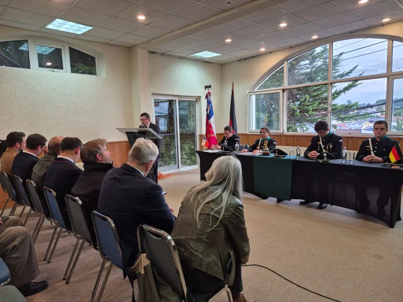 Segunda Compañía de Bomberos de Puerto Varas celebró sus 115 años de servicio homenajeando a destacado bombero, Hardy Schmuck
