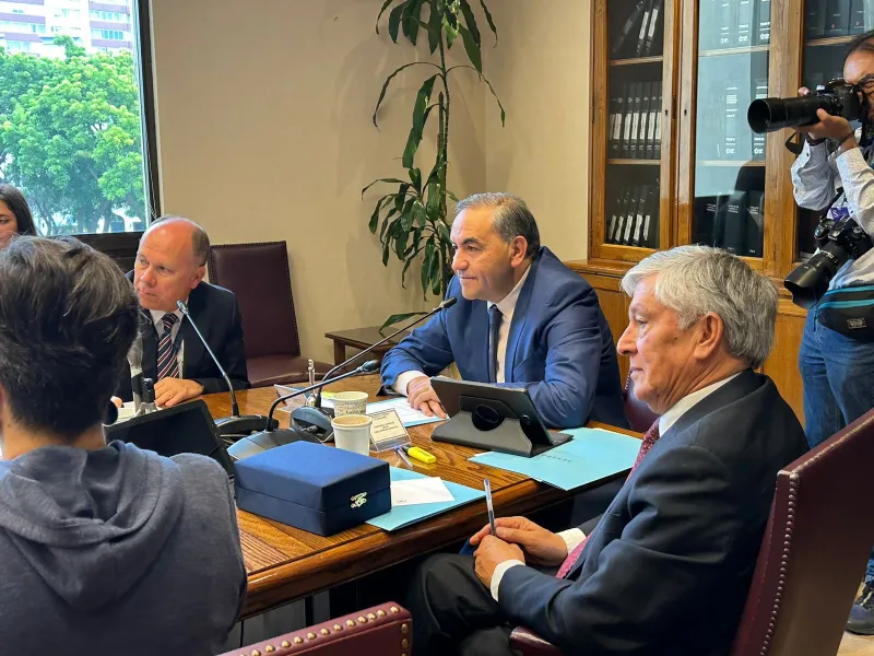 Senador Fidel Espinoza Asume como Presidente de Comisión de Vivienda y Urbanismo