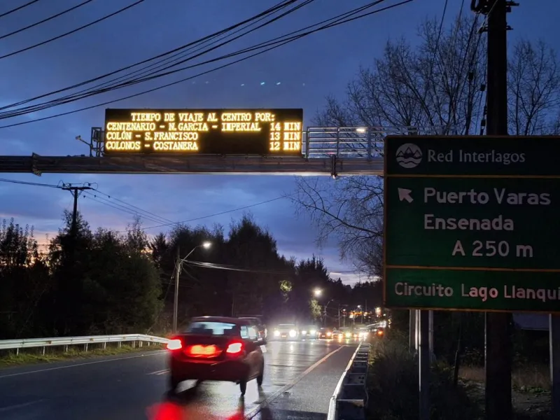 Transportes inauguró panel informativo de tránsito en Puerto Varas para enfrentar congestión y fortalecer seguridad vial
