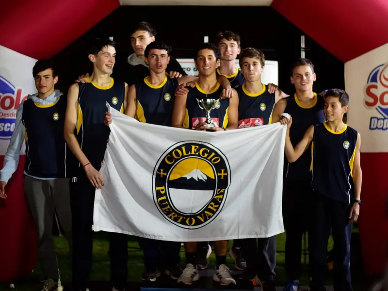 Varones del colegio Puerto Varas arrasan en Interescolar de atletismo y ganan como mejor colegio de región