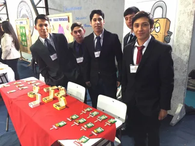 13 proyectos dieron vida a la V Feria de Emprendimiento en Liceo Pedro Aguirre Cerda de Puerto Varas 