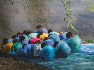 "20 años de Colorearte: Una fiesta de color" Abiertas las inscripciones para certamen de arte que invita a estudiantes y docentes del país a reflexionar y crear en equipo en torno a las flores nativas de Chile