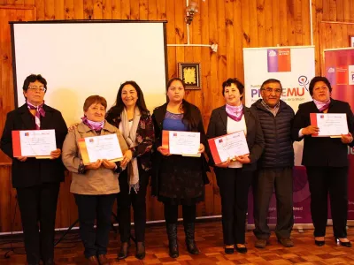 75 mujeres de Llanquihue se certificaron de distintos programas Prodemu