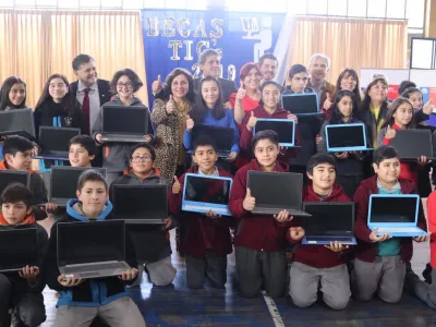 7.705 estudiantes recibirán computadores en la Región