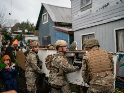 A un mes del tornado:  Puerto Varas avanza en su recuperación