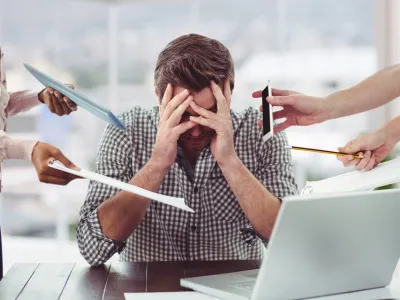 Adicción al trabajo: por qué cuesta desconectarse en vacaciones y cómo manejar este trastorno
