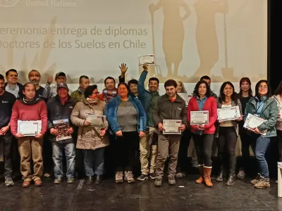 Agricultores/as de la región de Los Lagos se convierten en doctores de los suelos