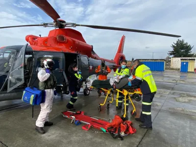 Armada apoyó evacuación médica aérea de adulto mayor desde Chaitén 