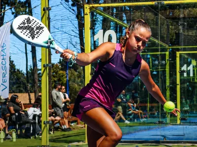 Aurora Candia, la puertovarina de 15 años que figura como la segunda mejor jugadora de pádel del continente en dos categorías