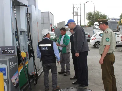 Autoridades llaman a planificar los viajes y cotizar precios de bencinas en la región de Los Lagos