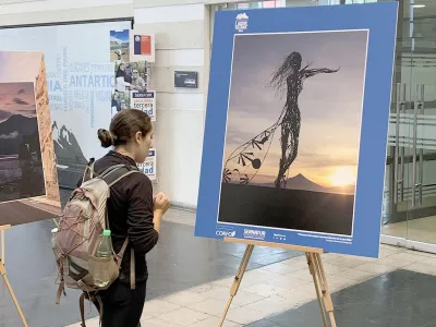 Autoridades Nacionales Inauguraron en Santiago Exposición de Ruta Escénica Lagos y Volcanes