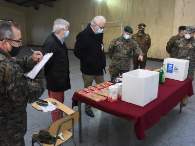Autoridades visitaron centro de acopio previo al inicio de distribución de cajas de alimento