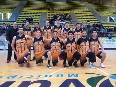 Básquetbol amateur se juega en Puerto Varas: Arrancó campeonato Copa Puerto Basket
