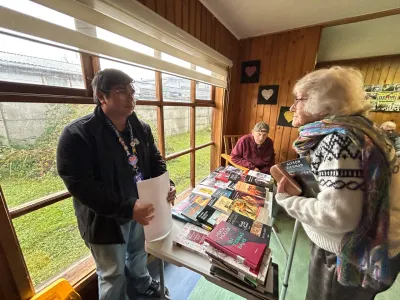 Biblioteca Paul Harris visitó hogares de personas mayores con “Delivery de Libros”