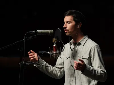 Cantautor puertovarino lanza single “Nuestros árboles” en Teatro del Lago