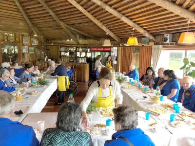 Club de Leones Los Colonos  de Puerto Varas celebró Navidad  a los adultos mayores del ELEAM
